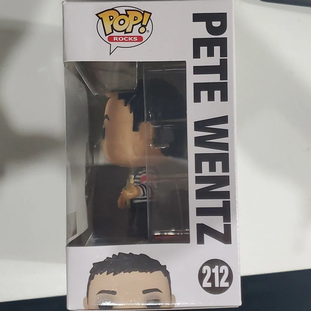 Funko PoP! Rocks - Picture 2 of 5